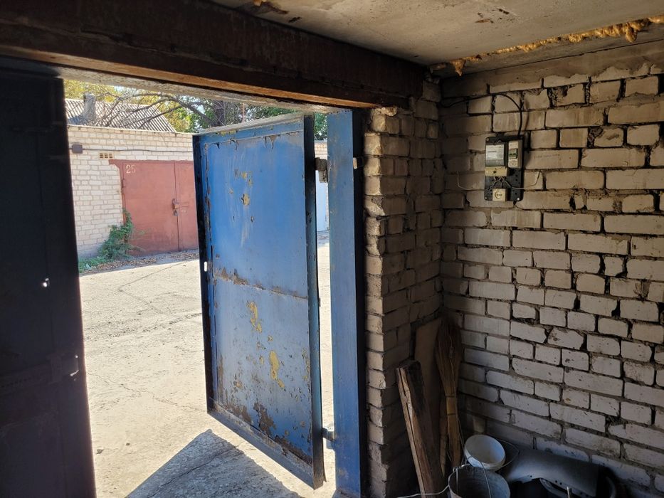 Между центрально-городским рынком и Дзержинкой продам гараж