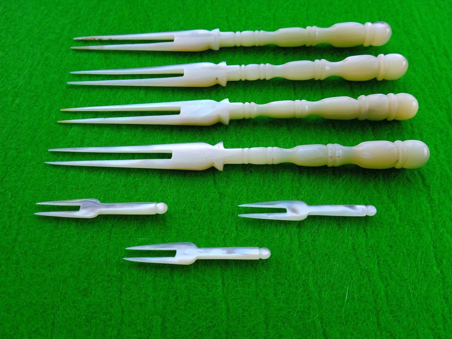 Set of 4 Mother-of-Pearl Forks
