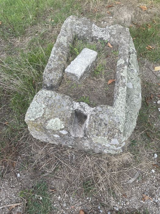Pias de pedra antigas , muito bom estado sao  4