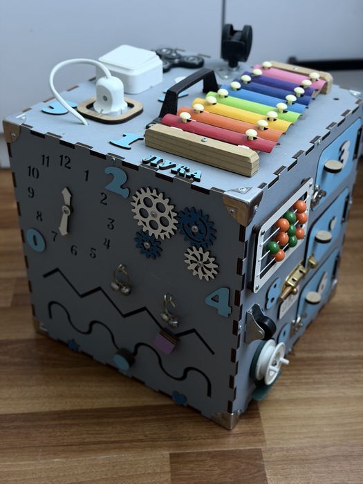 Бізікуб  розвиваюча іграшка