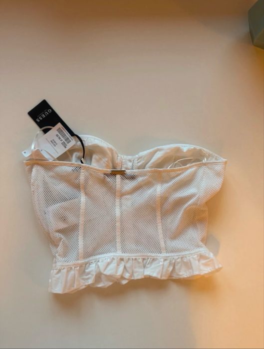 Nowy top Guess z metka