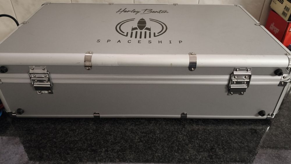 Mala case para pedais Harley benton + transformador