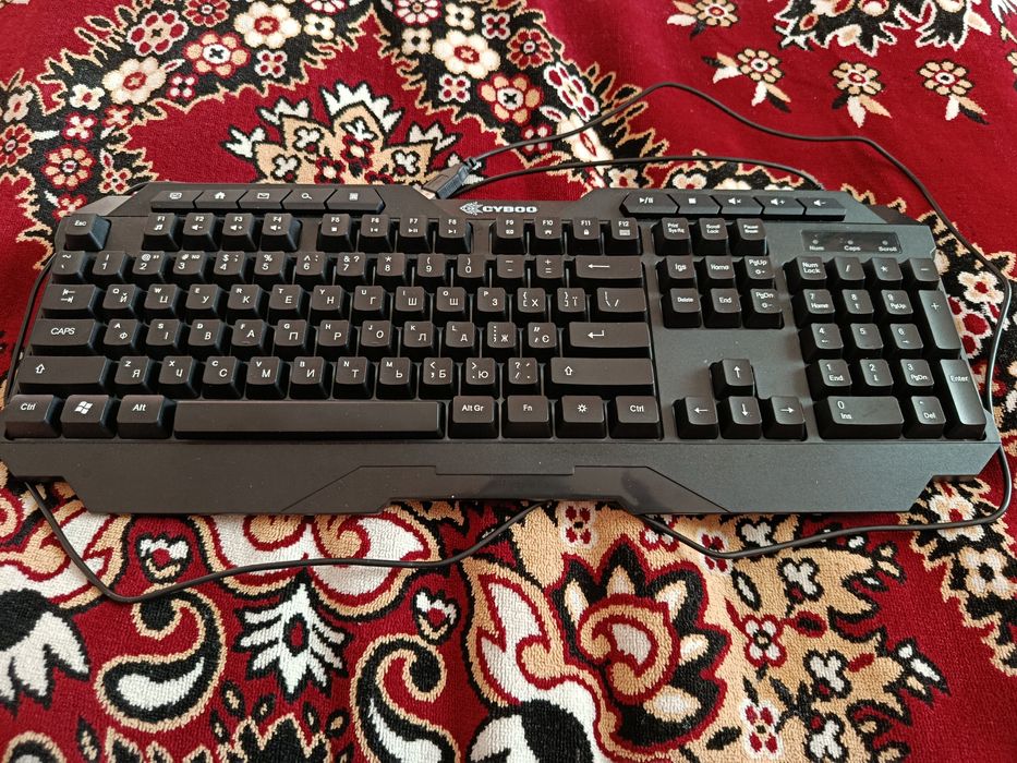 Продам клавиатуру в хорошем состоянии Cyboo