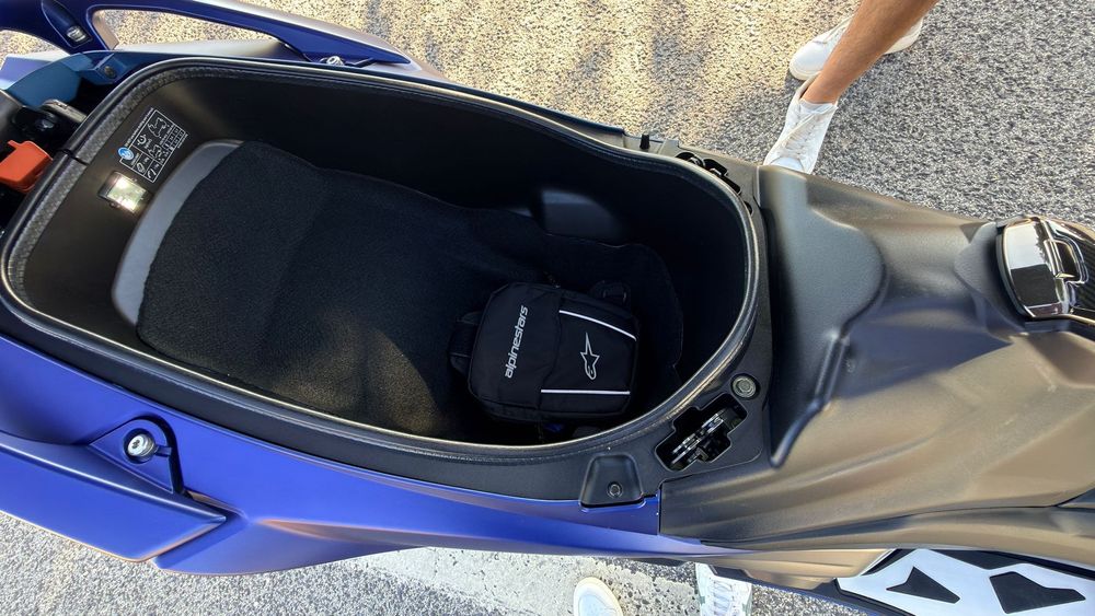 Vendo Kymco AK550 2022 Azul