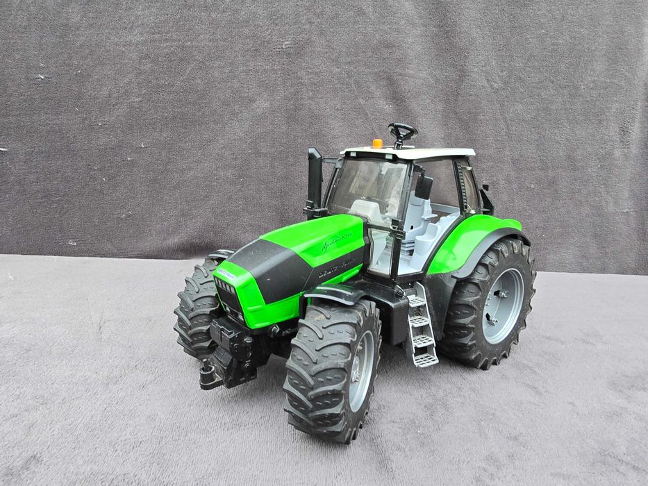 Bruder Traktor Deutz Agrotron X720