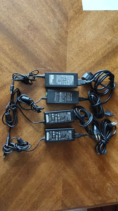 Адаптер, блок питания 12в, 3 -5 Ампера.