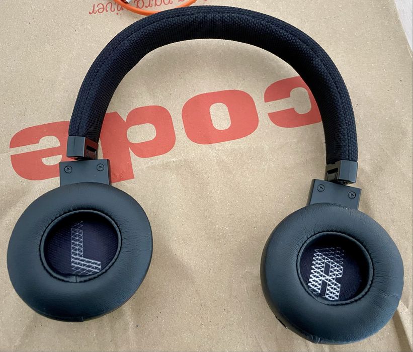 Auscultadores Bluetooth JBL E45 BT - Preto