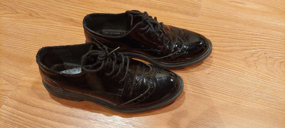 Sapatos Envernizados