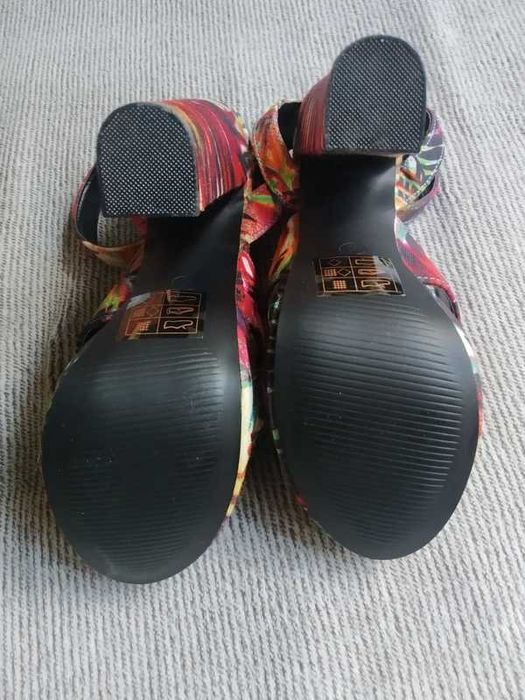Buty na wysokim obcasie platformie sandały missguided