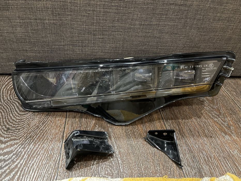 Ремонт креплений фар корпусов замена стекол любой сложности изготовлен