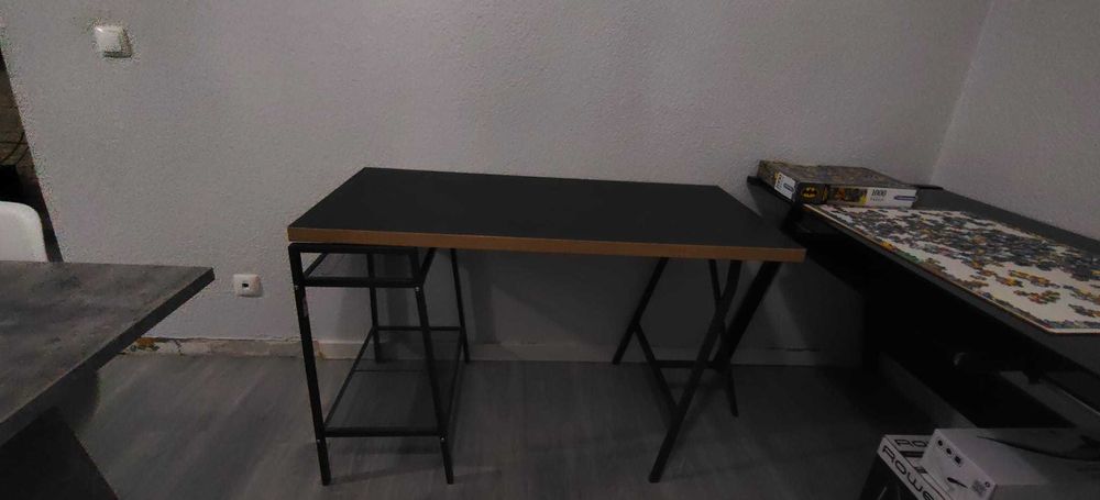 Secretaria IKEA com tampo em vidro