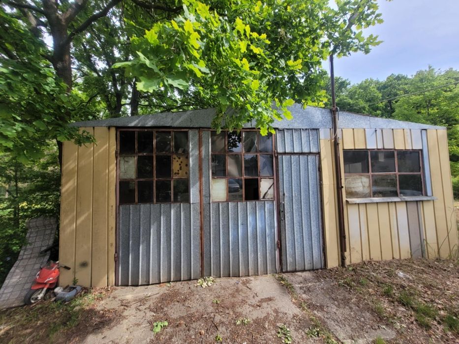 Hala warsztat z kanałem