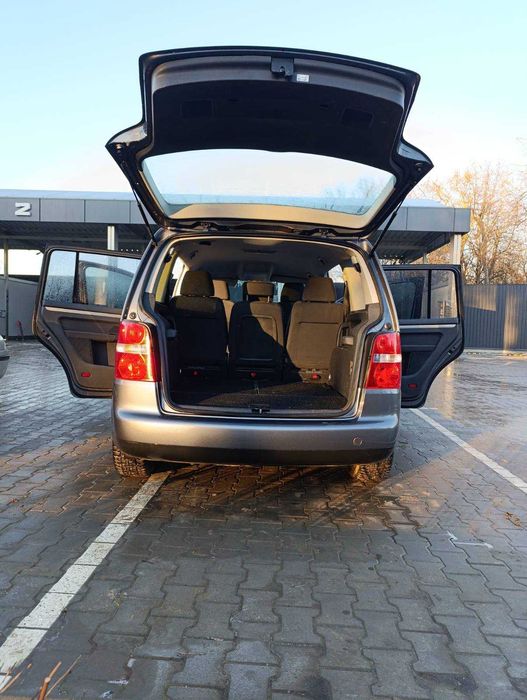 Продам фольксваген Туаран