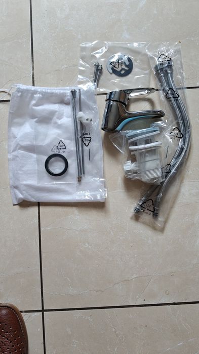 Bateria umywalkowa.