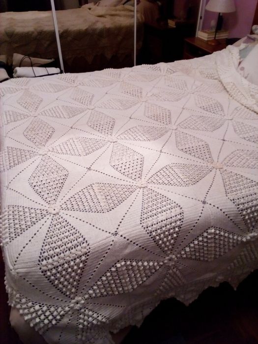 Colcha croche uma peça feita artesanal em muito bom estdo
