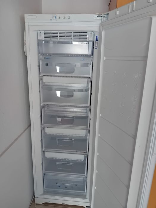 Arca vertical INDESIT