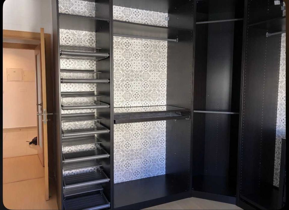 Armário / Roupeiro / Closet IKEA PAX com gavetas e sapateiras desmontado