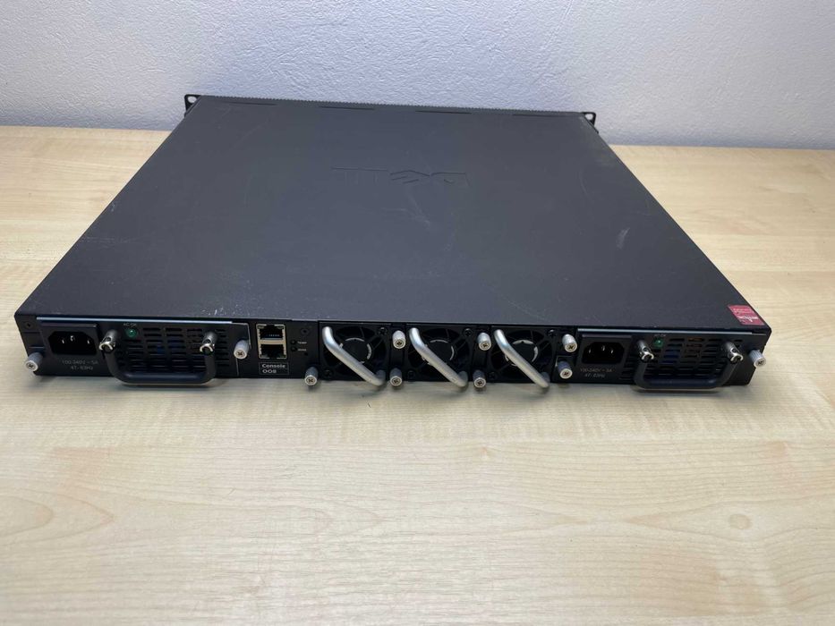 Комутатор Dell PowerConnect 8024F — 24-портовий мережевий пристрій 10GbE.