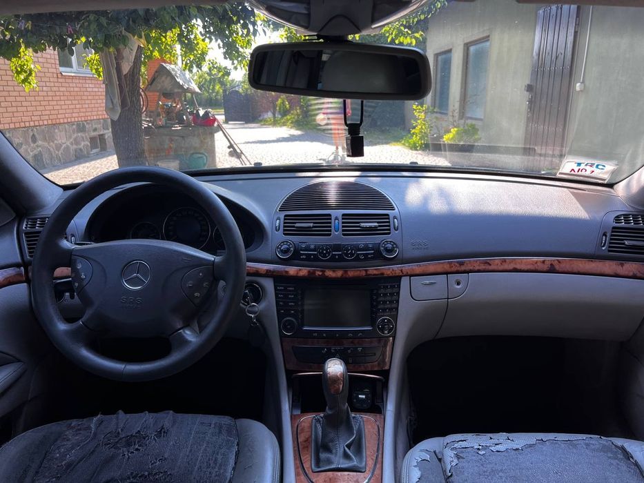Mercedes W211 E270