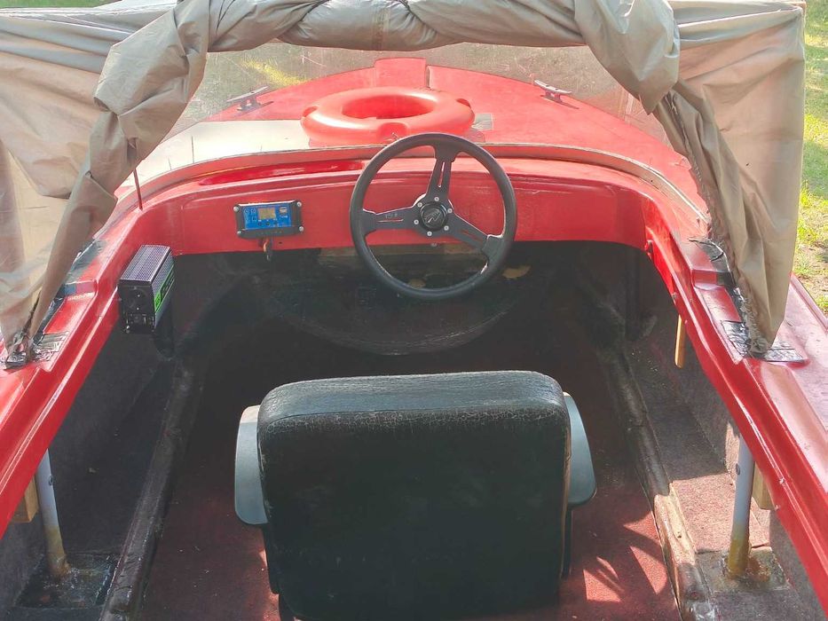 Łódź motorowa Delfin 4 m + Evinrude 8 KM – podwójne dno, instalacja solarna