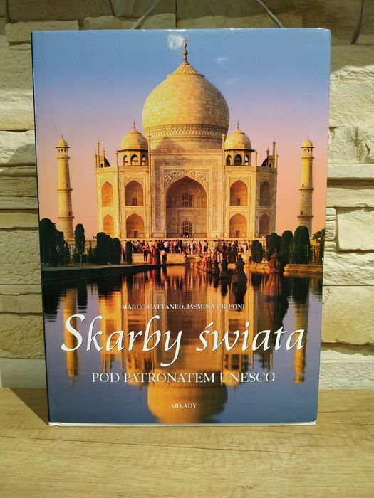 Duży album książka Skarby Świata pod patronatem UNESCO nowa