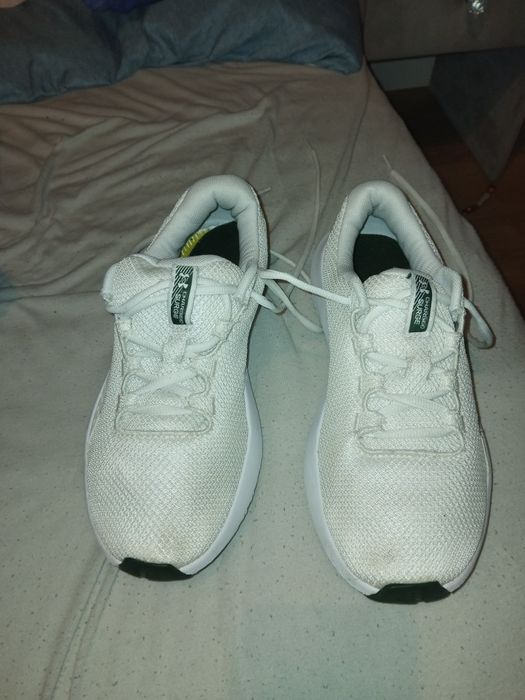 Buty sportowe i Under Armour Charged Surge 4