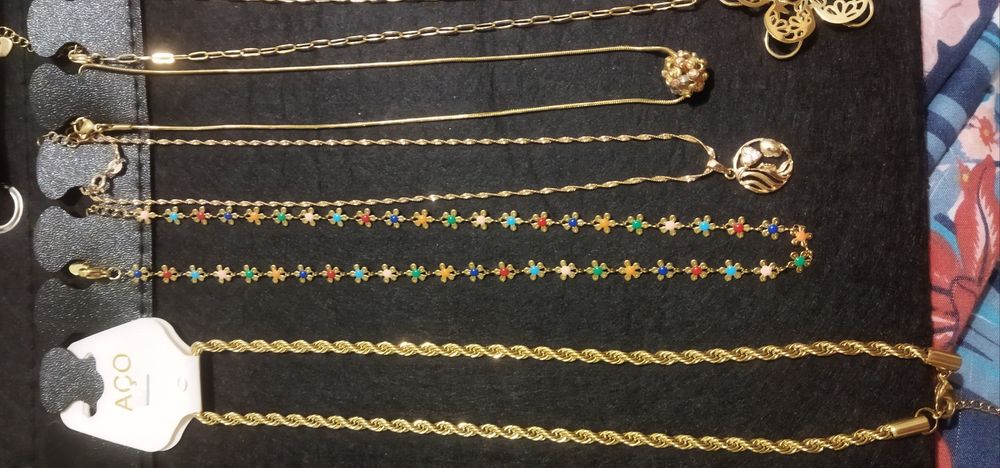 Vendo fios dourados Aço com extensor Novos