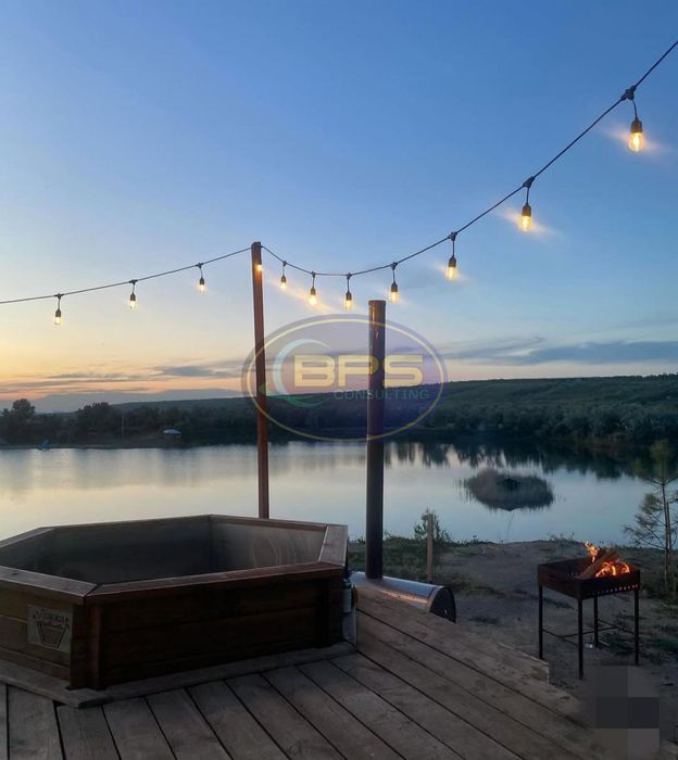 Ексклюзивна рекреаційна ділянка 9,7 га з озером та готовим бізнесом