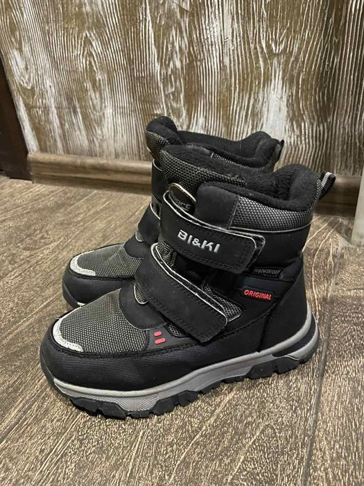 Продам зимові чоботи на хлопчика 32 р