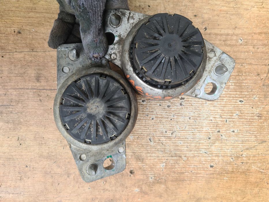 Jaguar F-Pace X761 17r 2.0d poduszka silnika lewa prawa