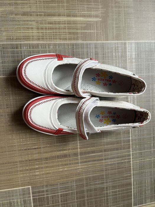 Продам туфлі для дівчинки на устілку 22см