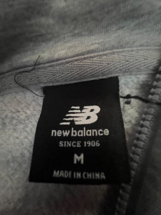 Светер  New Balance