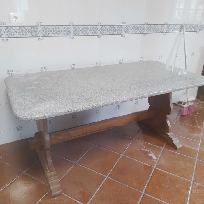 Mesa em Granito Antas e Madeira