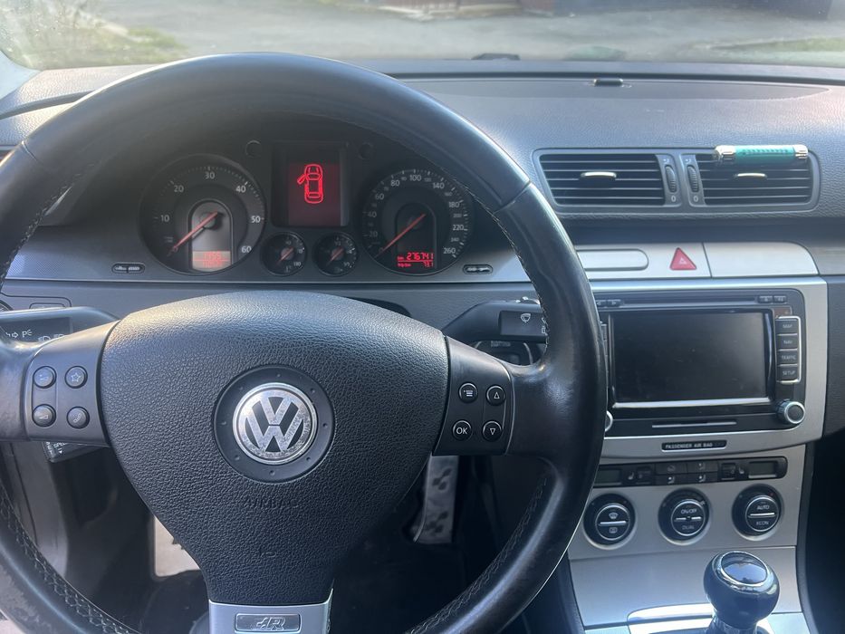 Volkswagen Passat полний привид