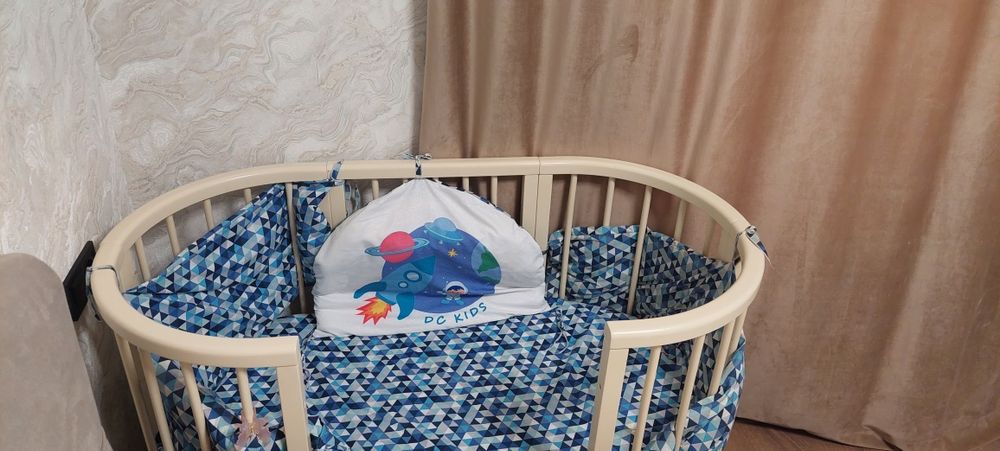 Ліжечко дитяче підходить від 0 до 4 років. Стан ідеальний в комплекті
