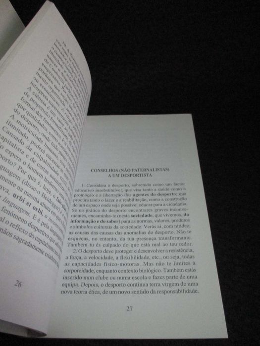 Livro Algumas Teses sobre o Desporto Manuel Sérgio 1ª edição 2001 Autografado