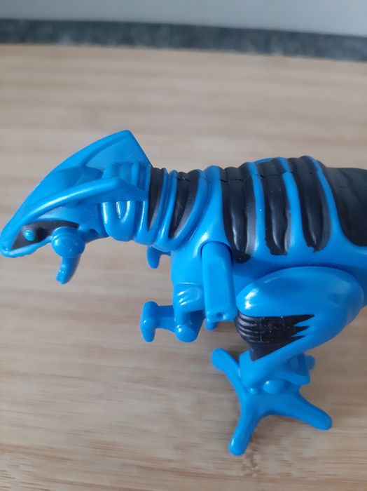 Dinossauro azul e preto