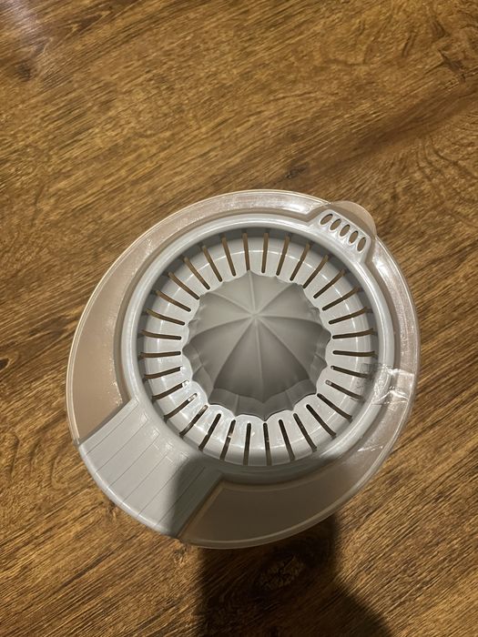 Wyciskarka do cytryn nowa plastikowa