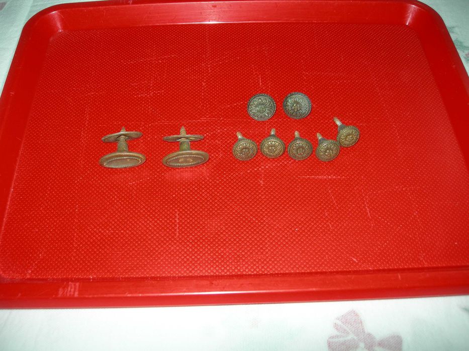 Puxadores antigos. Pequenos, metal amarelo.