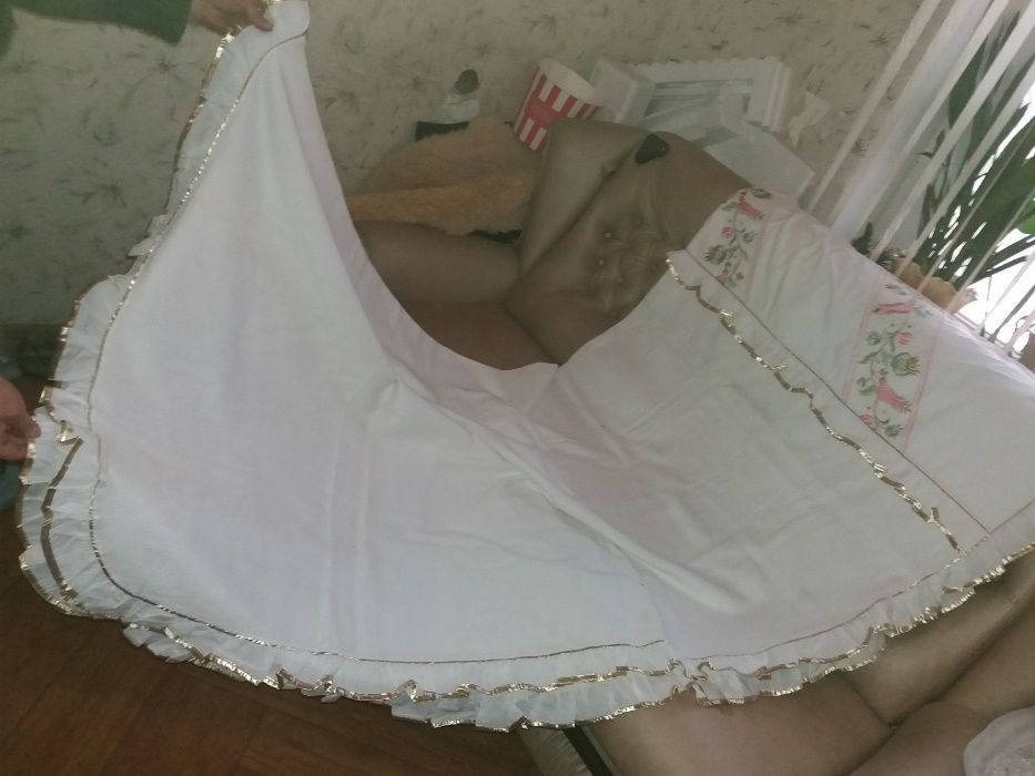 Продам одеяло, комплект постельного белья и велюровое покрывало.