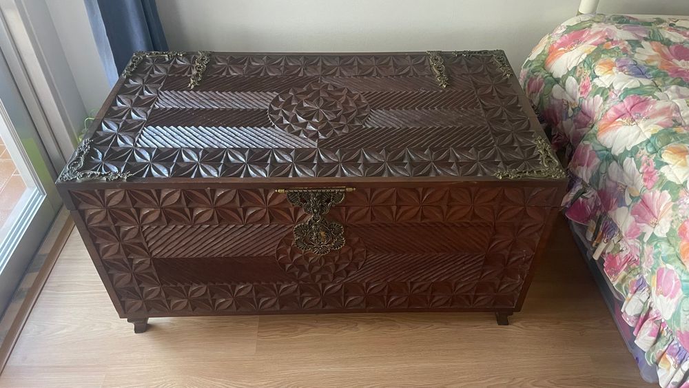 Trunk for baby items or decoration