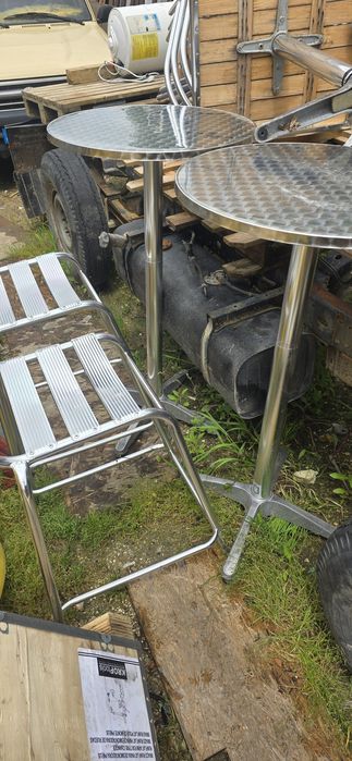 Duas mesas mais duas cadeiras ( Pé alto )