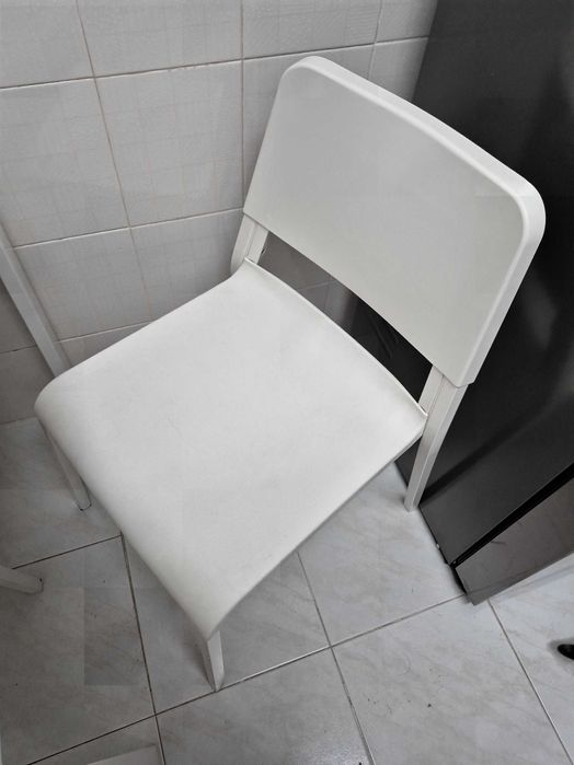 Mesa de cozinha com cadeiras