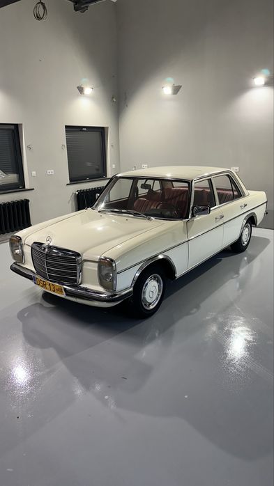 Mercedes W115 – 1974 r. – klasyk w dobrym stanie