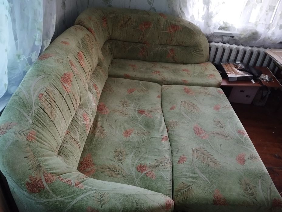 Продам кутовий розкладний диван
