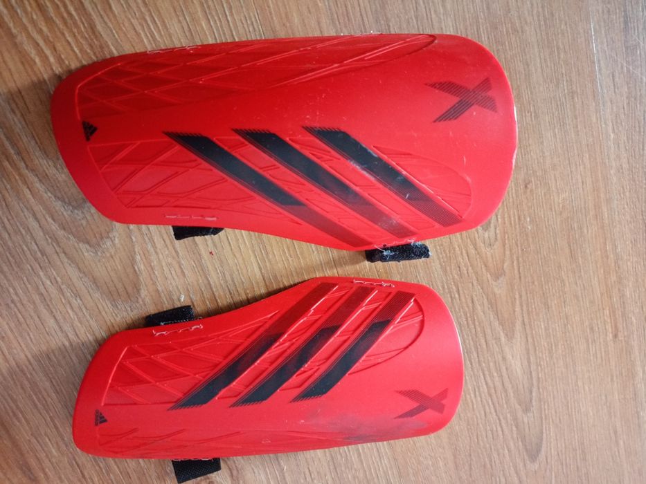 Ochraniacze  piłkarskie Adidas rozm. L