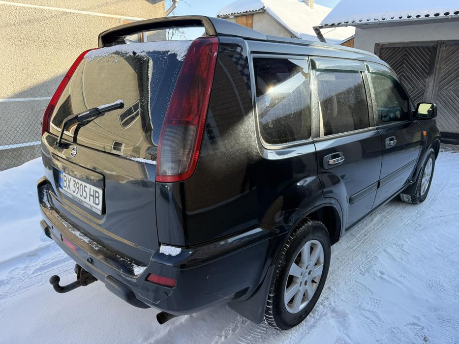 Не спешно машина вся в рідні