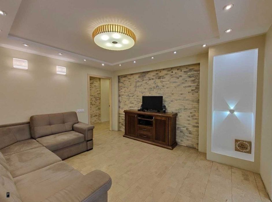 Продам 4к Красный камень, кирпич