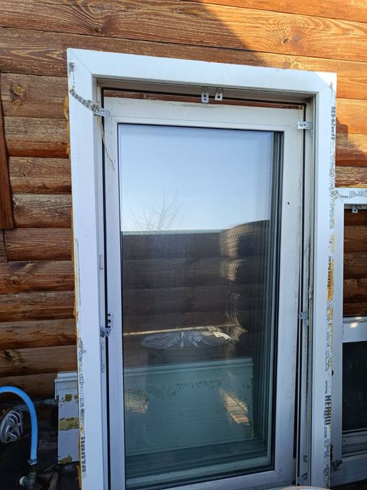 Б/у пластикові вікна з рамами