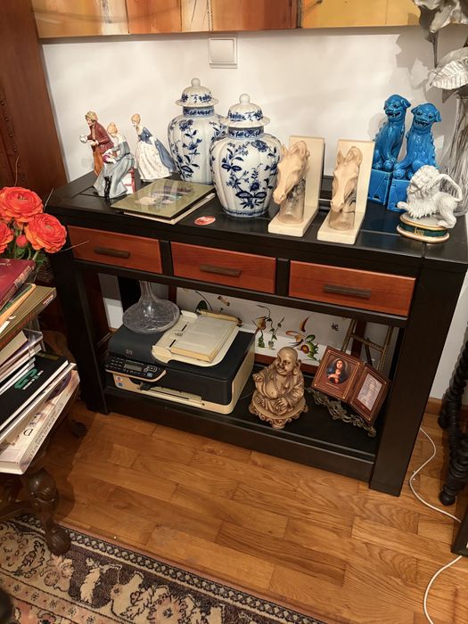 Aparador preto e madeira